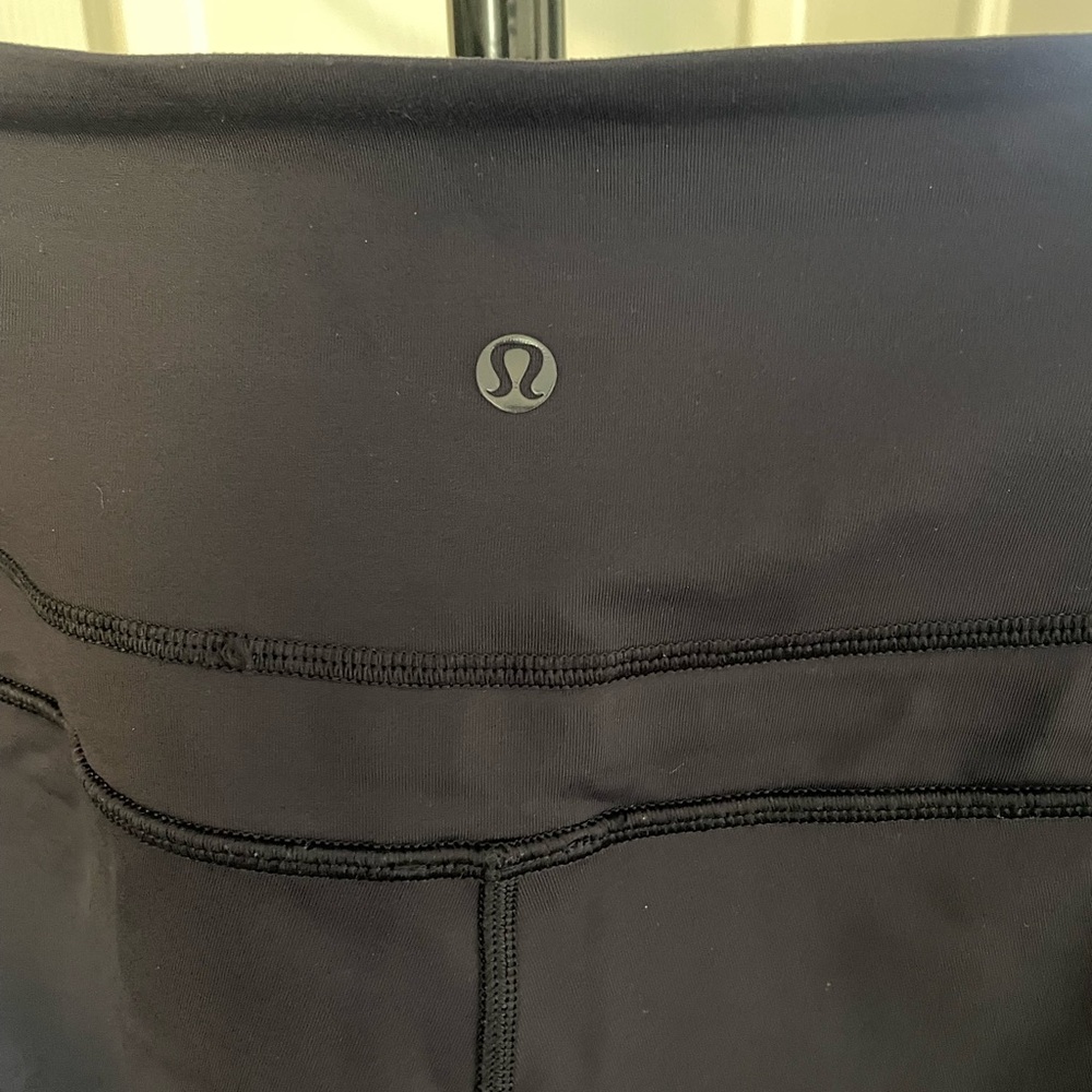 Lululemon Retreat 7/8 Pant in Naval Blue / Star Crushed Silver Fox Deep Navy - Picture 3 of 9